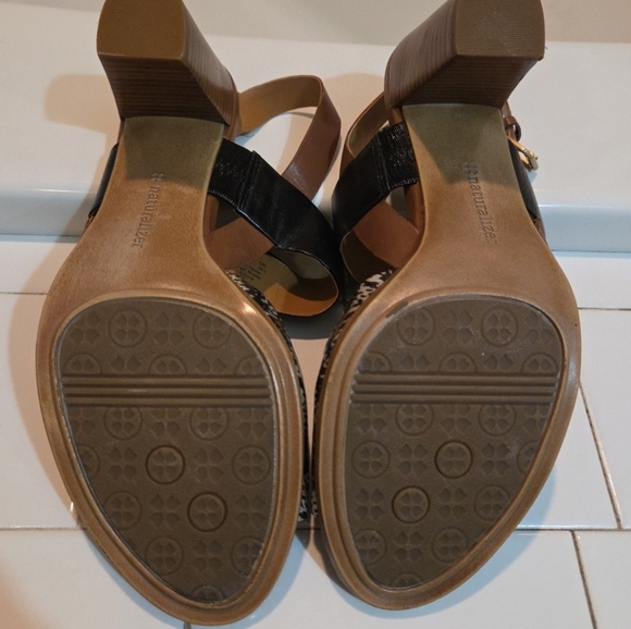 NATURALIZER Dahnny Dress Block High Heel Sandals Black White Leather Womens 9.5W - Picture 6 of 7